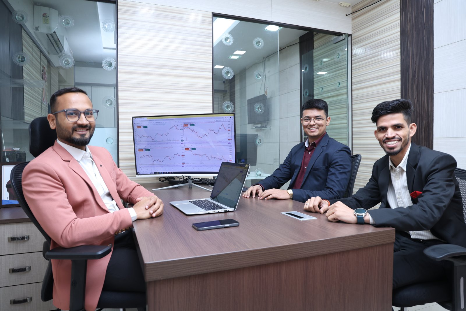 Crystal Institute of Stock Market help desk team collaborating to support students